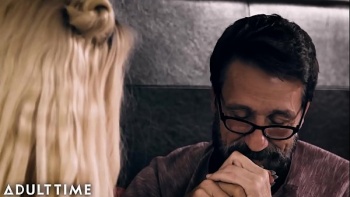 Старый с внучкой