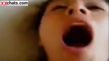 Великолепно стонет во время минета