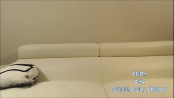 Стал обрабатывать ее шоколадную попку языком