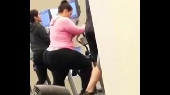 Задвигала шикарными бедрами