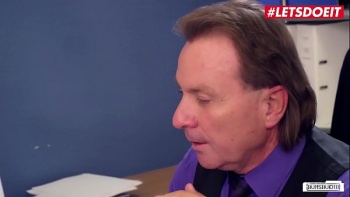 Вофка трахает Яну