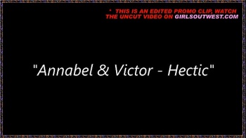 Телочки светит на пляже попками белого цвета