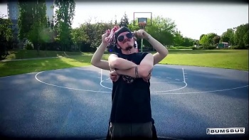 Порно бомж трахнул секс телку