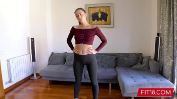 Вскоре она кончает в порыве страсти