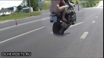 Смотреть голые на публике бесплатно