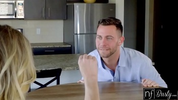 Присела на попочку чтобы показать ему письку