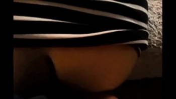 Нагнул ракам и ставил в жопу хуй