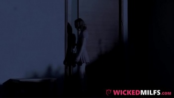 Стал перчить грудастую ученицу