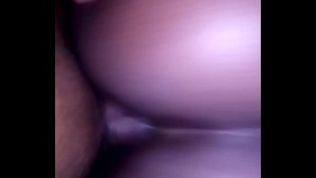 Славная женщина ласкает член и просит отодрать ее в киску