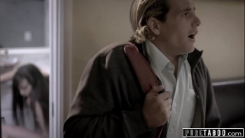 Секс первые раз с братом