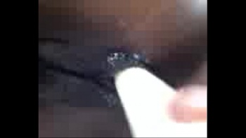 Начала развлекать парня ртом